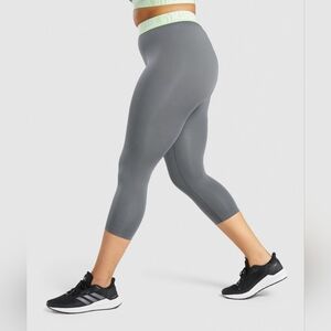 Gymshark Gray No Front Seam Cropped Legging size small